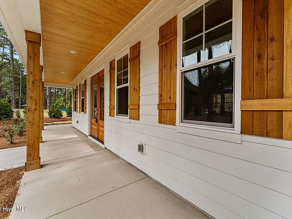 4th image of 90 S Glenwood Trail