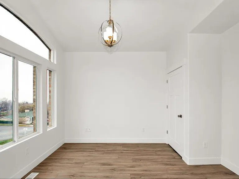 1511 E Lakeview Dr — Photo 4