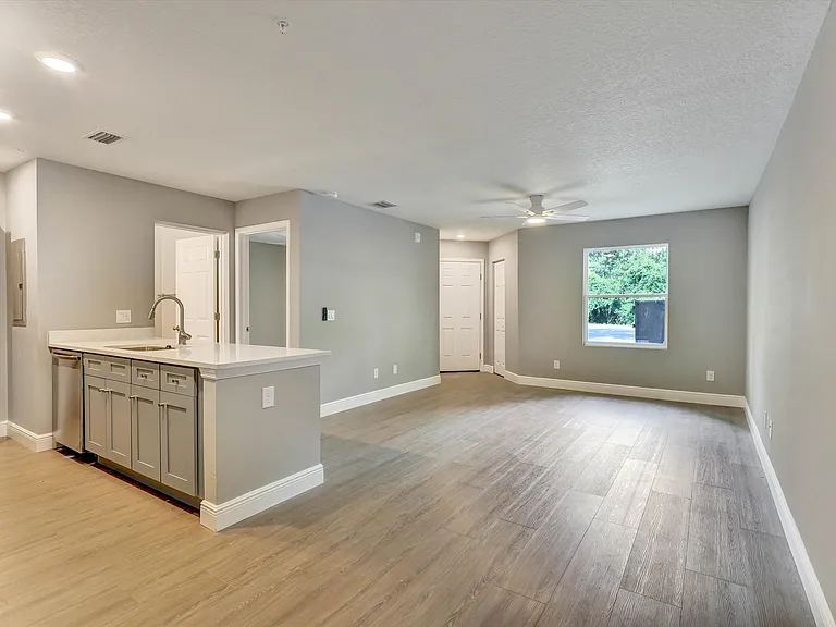 3024 Parkway Boulevardblossom Park — Photo 10