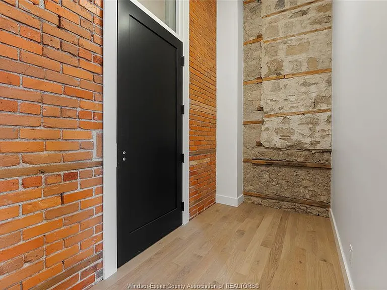 247 Brock St #301 — Photo 4
