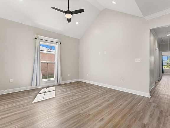 4th image of 1521 Matilda St
