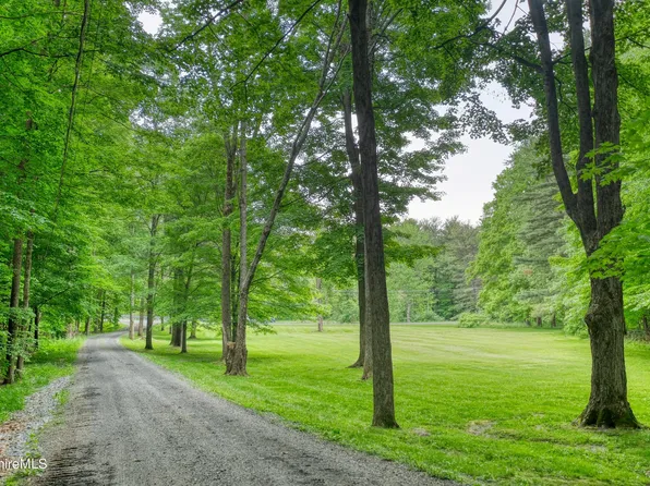 205 Summit Rd, Richmond, MA 01254