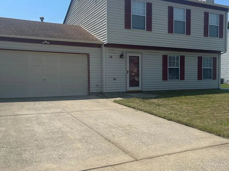 18 Harrogate Ln — Photo 1