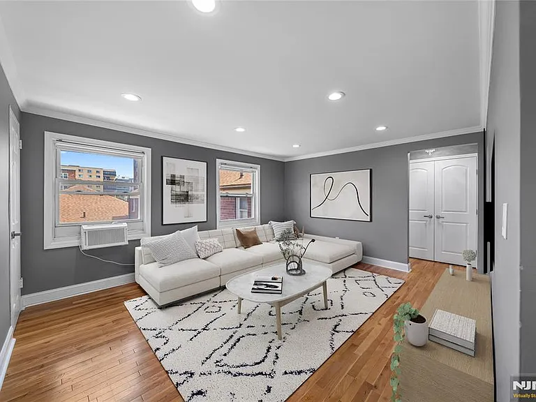2205 Center Ave #A — Photo 1