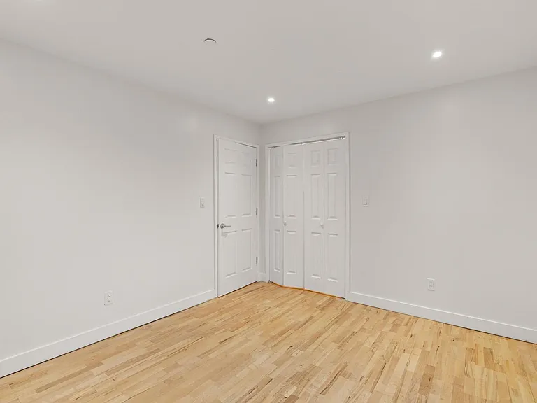 385 Vernon Ave #1E — Photo 11