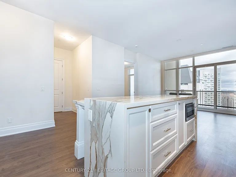 9075 Jane St #Penthouse 02 — Photo 14