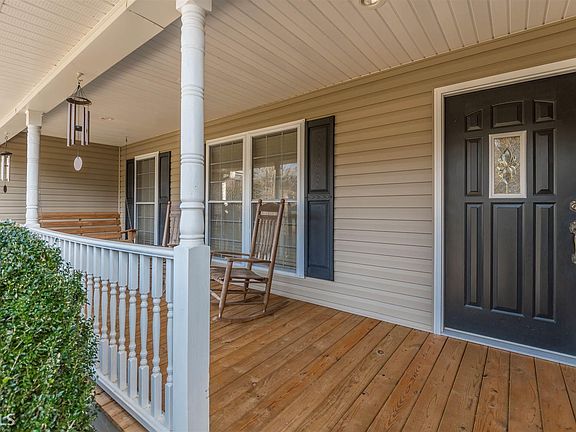 2nd image of 185 Parkwood Place Cir