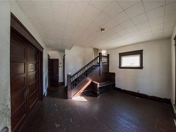 2nd image of 454 Olive Ave NE
