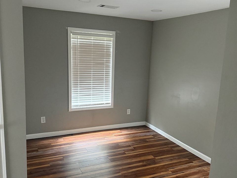 1st image of 1631 N Ridge Ave #B