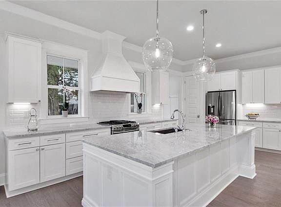 5th image of 621 Resor Ave