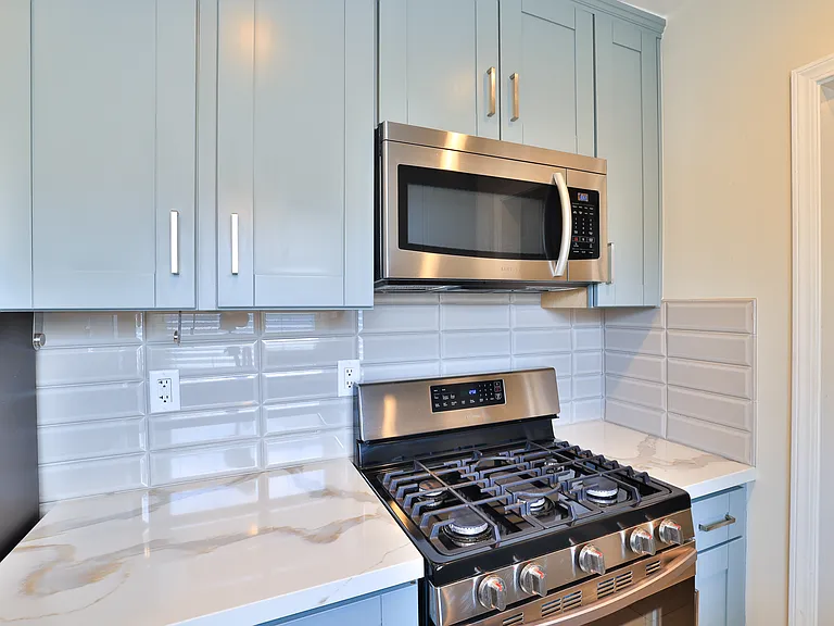2015 J St — Photo 15