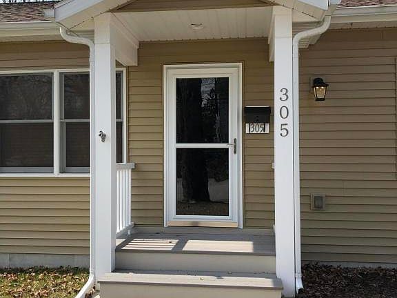 2nd image of 305 N Park St