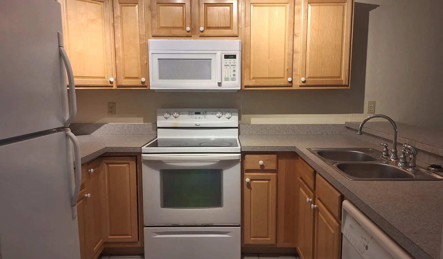 2 bed, 874 sqft, $1,295 — Photo 3