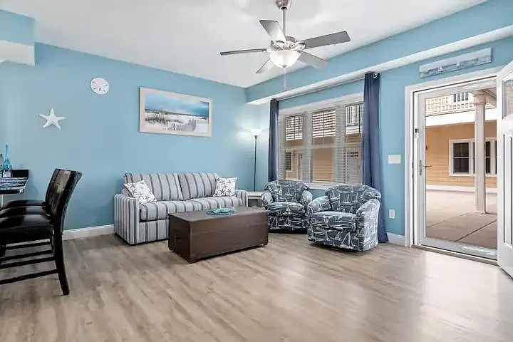 128 Ashworth Ave — Photo 2
