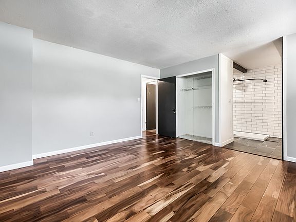 2nd image of 814 Hans Brinker St