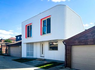 1962 R Dufferin St, Toronto, ON M6E3P7