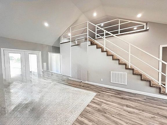 Living area below loft.