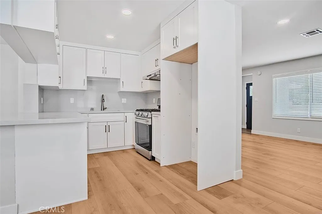 4 bed, 1401 sqft, $5,200 — Photo 4