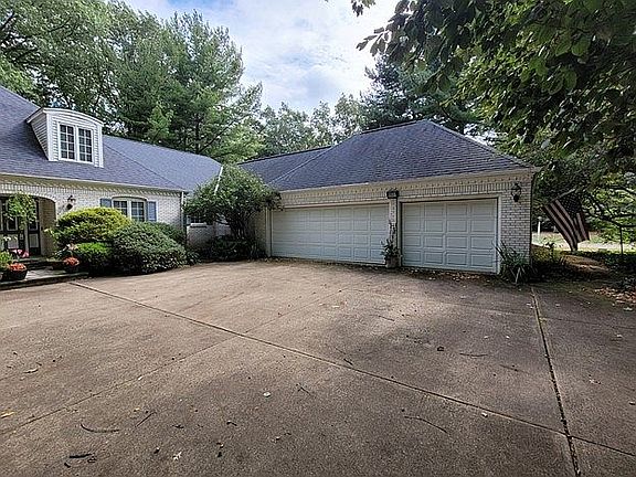2nd image of 6855 Cliffside Dr