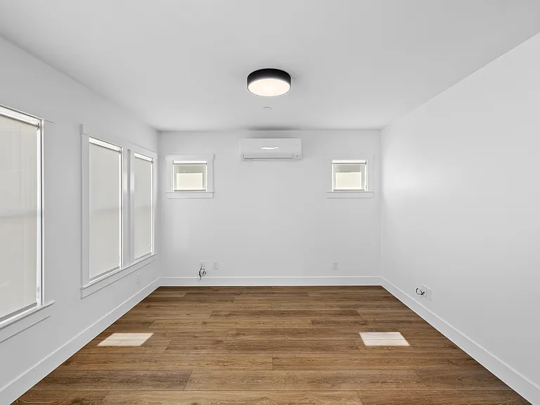 26A Mariposa Ave — Photo 8