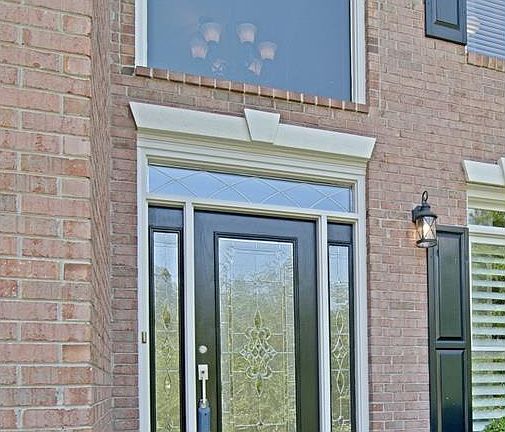 3rd image of 906 Laurel Crest Dr