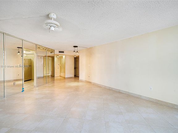 4th image of 2750 NE 183rd St APT 2012