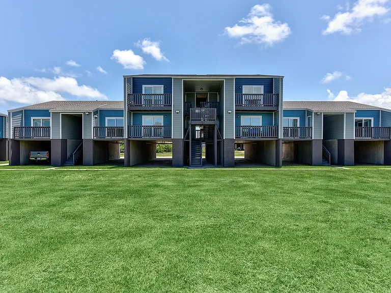 Bay Shore Apartments — Photo 32