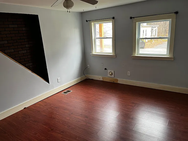 204 Cross St — Photo 2