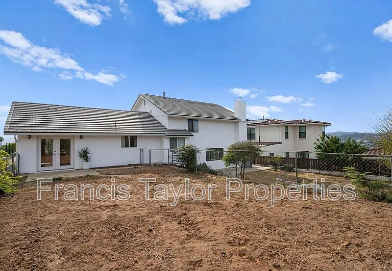 1080 Circle Dr — Photo 34