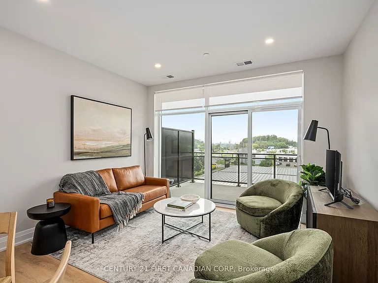 4286 King St E #905 — Photo 7