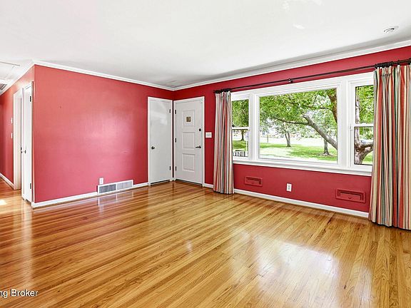 5th image of 3718 Hillsboro Rd