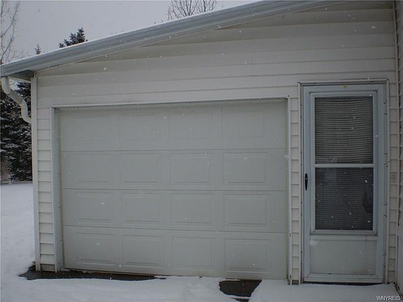 2nd image of 93 Lorraine Pl