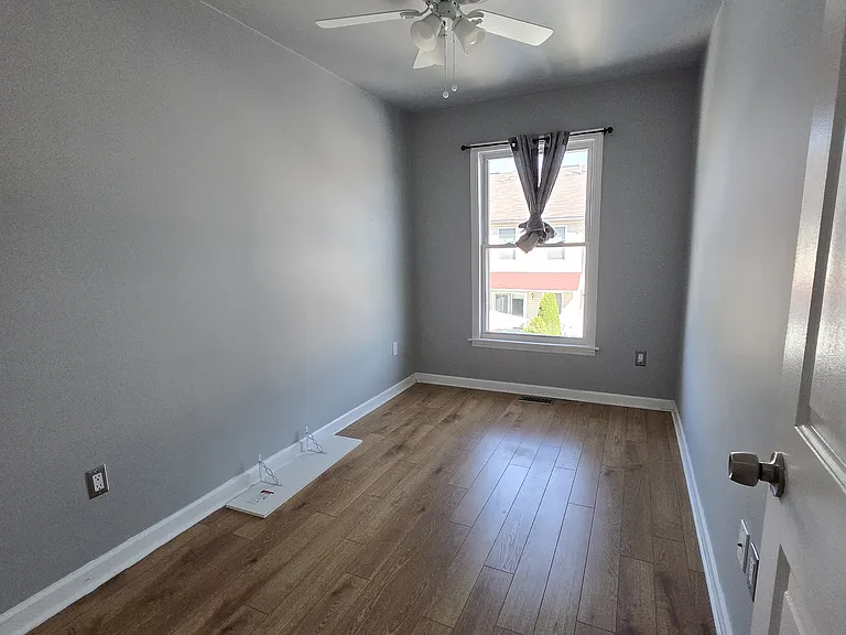 3566 Edgemont St — Photo 8