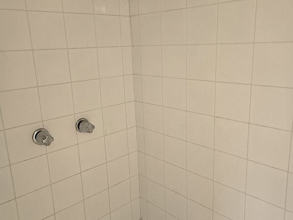 4th image of 139 W Manchester Blvd #6