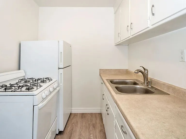 855 Emerald St #C — Photo 8