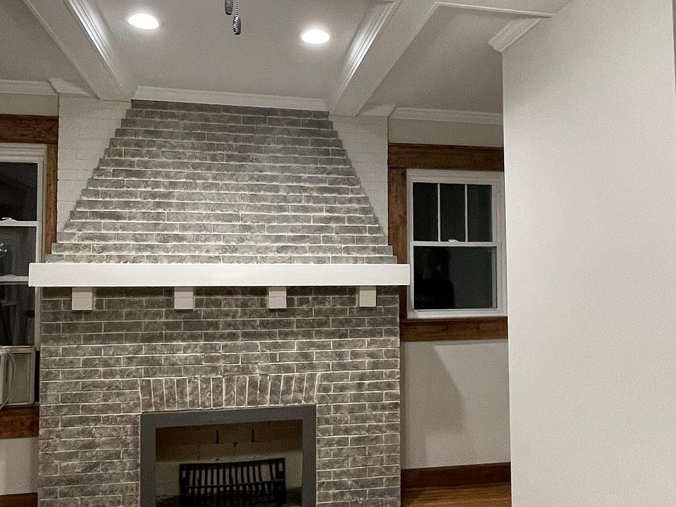 Living room 
Decorative fireplace