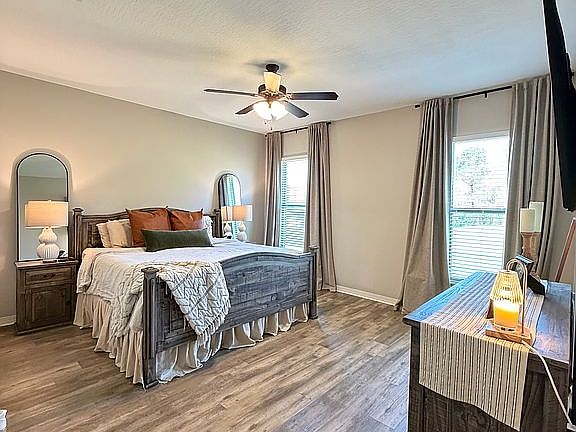 5th image of 10 S Town Ln