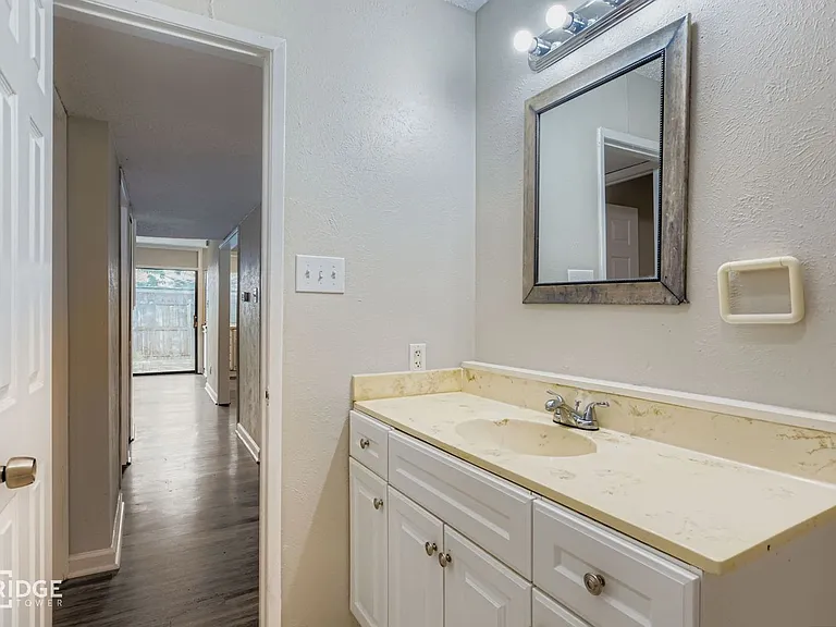 9117 Fairmont Cir — Photo 18