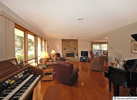 5th image of 829 Ocean View Dr