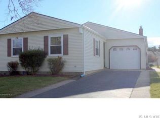 6 Saint Andrews Ct, Toms River, NJ 08757