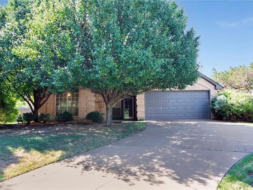 1st image of 110 Pleasant Wood Cir