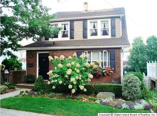 53 Hastings St, Staten Island, NY 10305