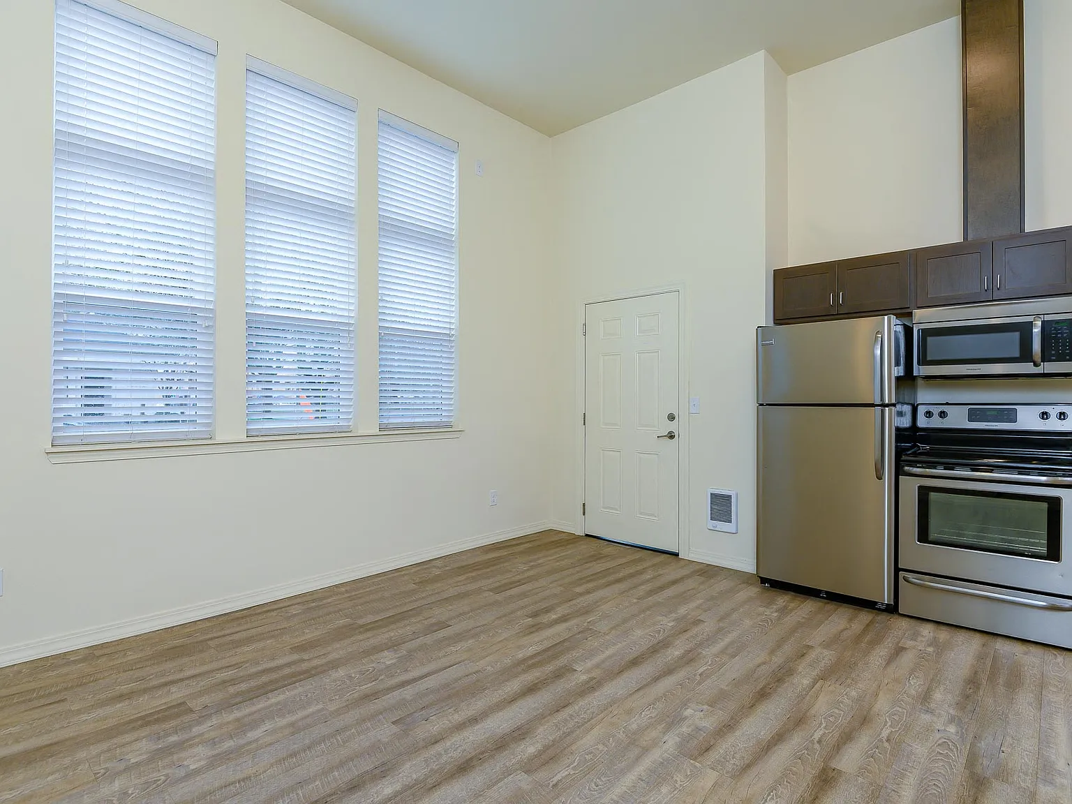 Midtown Apartments — Photo 2