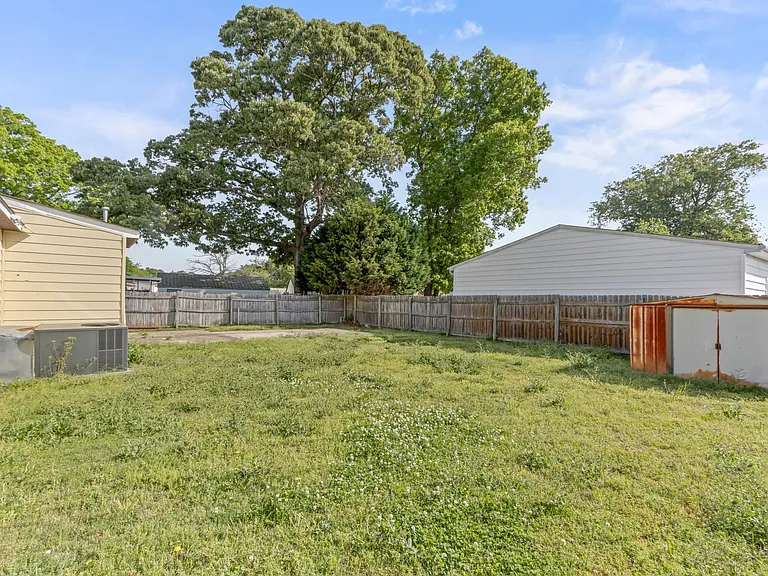 2124 Jeffrey Dr — Photo 21