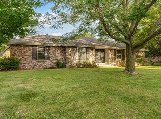 1642 Oak Dr, Aurora, MO 65605