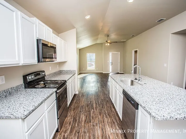 2027 Kenwood Ave — Photo 10