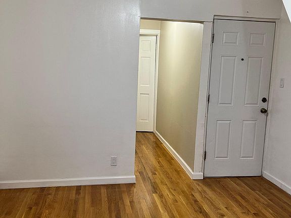 2nd image of 1953 Gildersleeve Ave APT 2B