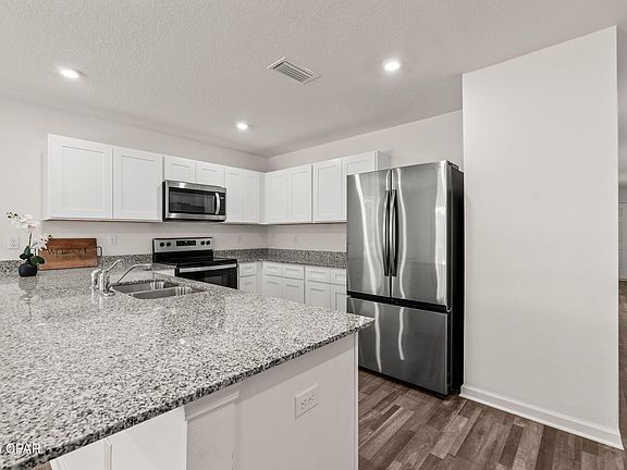 3rd image of 3979 Oxford Ave