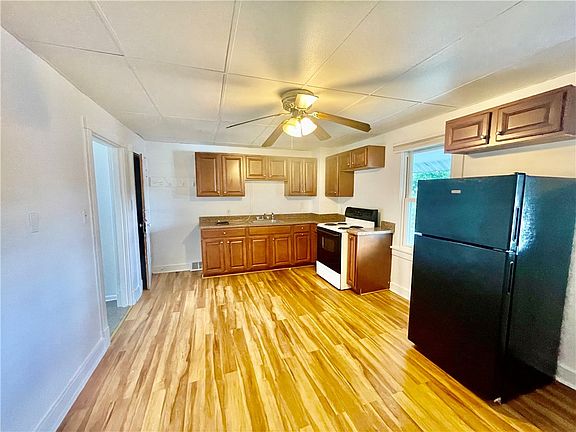 3rd image of 425 Mount Vernon Ave
