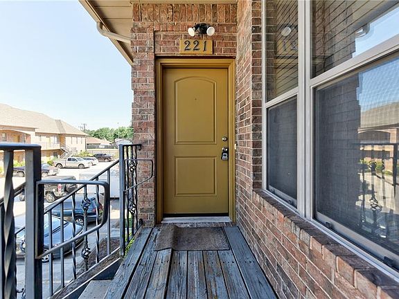5th image of 1812 Alameda St Unit 221